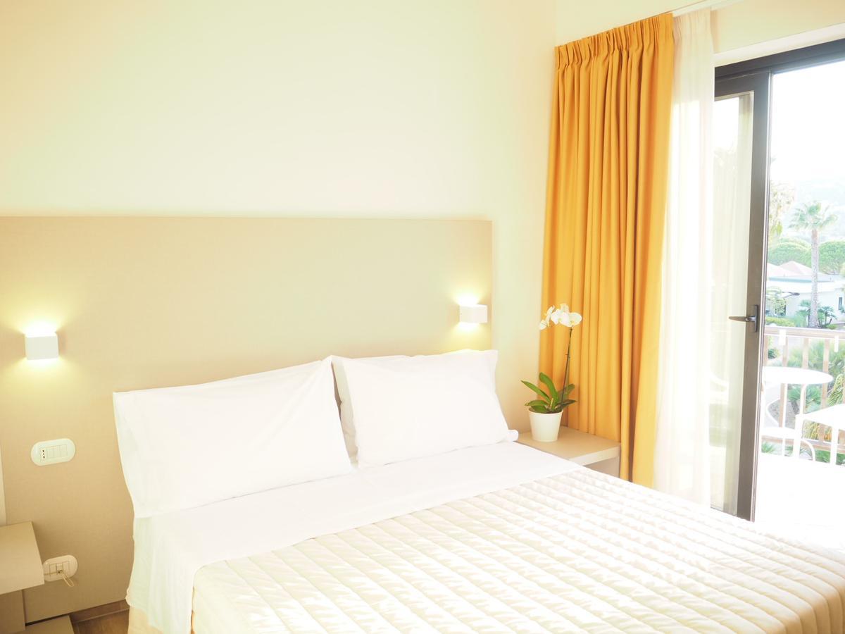 Oasiclub Hotel Вьесте Экстерьер фото