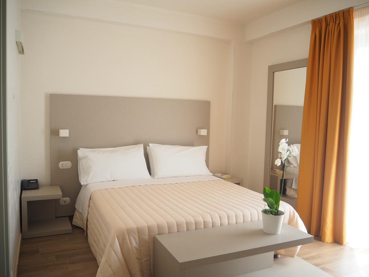Oasiclub Hotel Вьесте Экстерьер фото