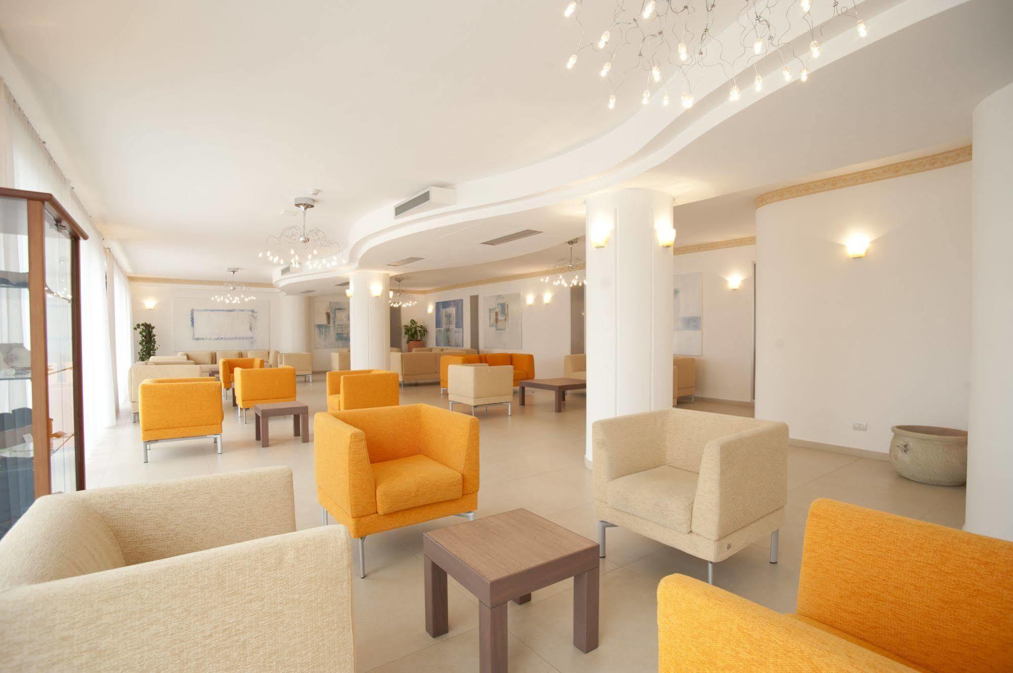 Oasiclub Hotel Вьесте Экстерьер фото