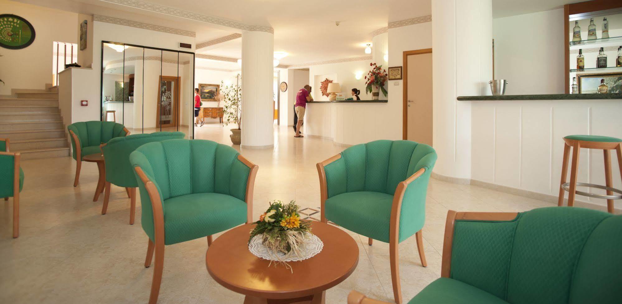 Oasiclub Hotel Вьесте Экстерьер фото