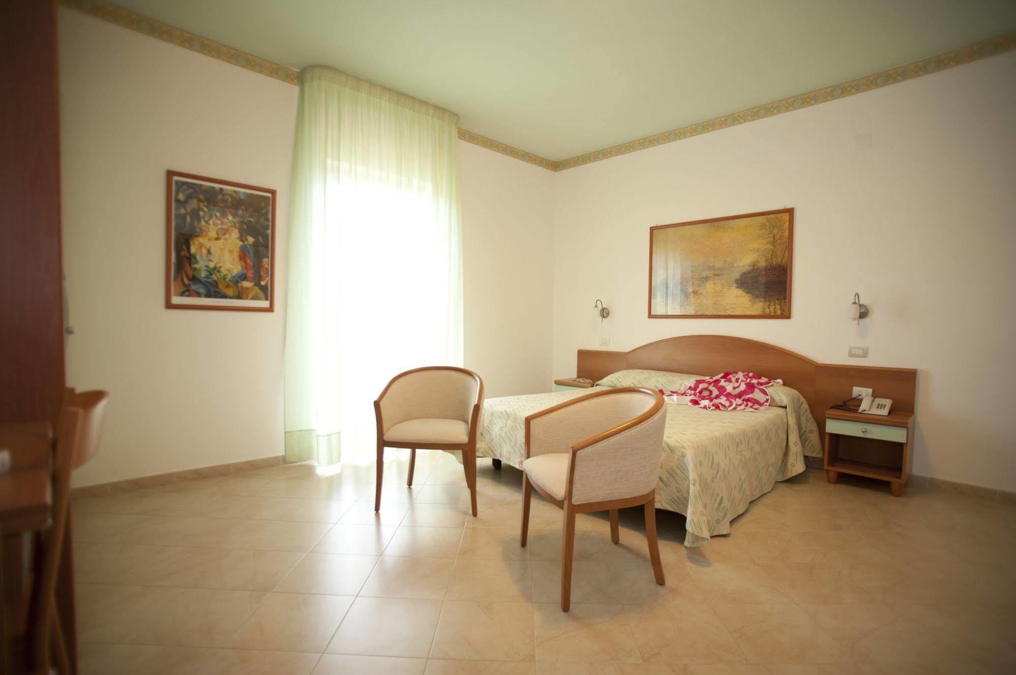 Oasiclub Hotel Вьесте Экстерьер фото