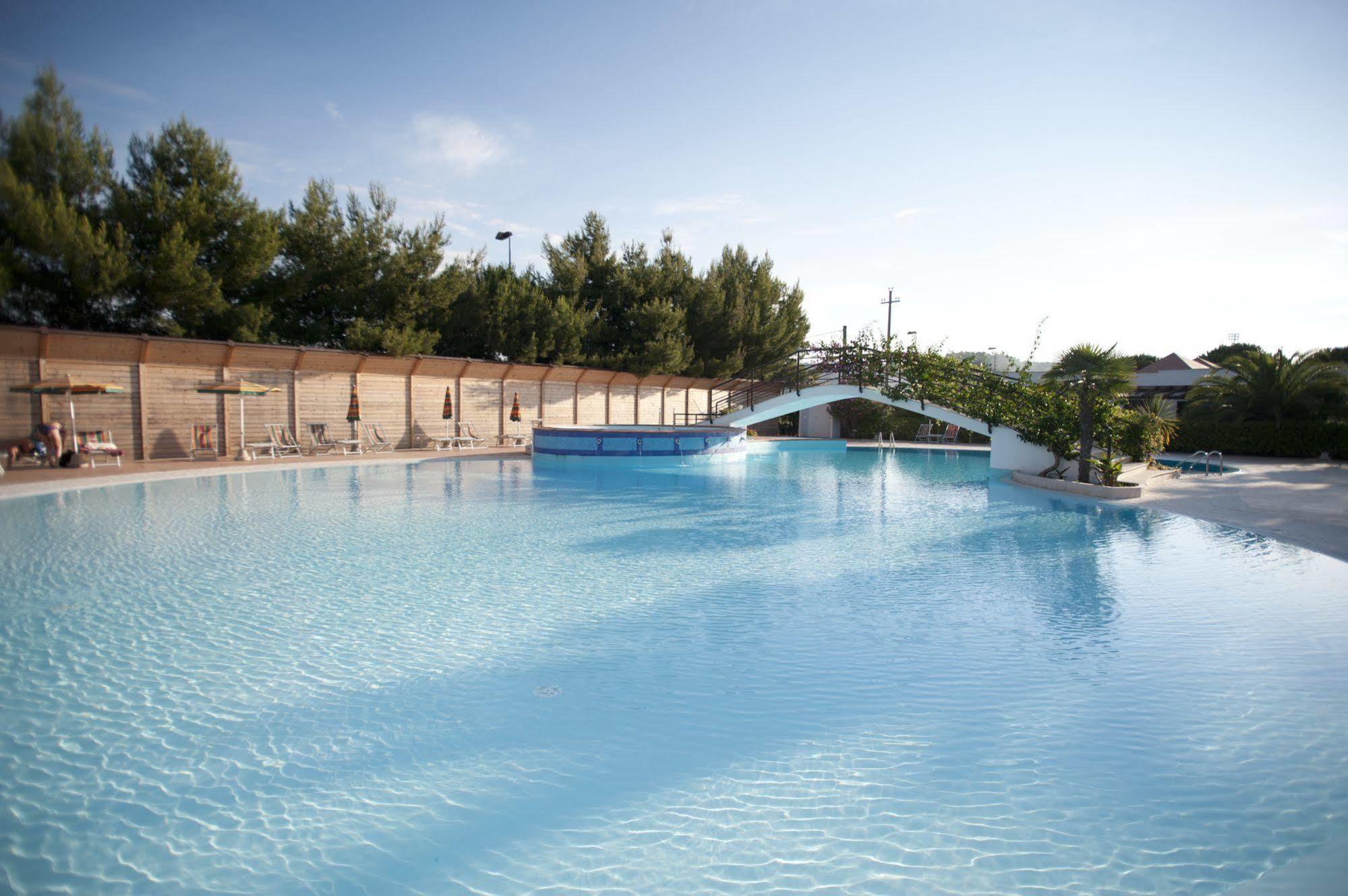 Oasiclub Hotel Вьесте Экстерьер фото