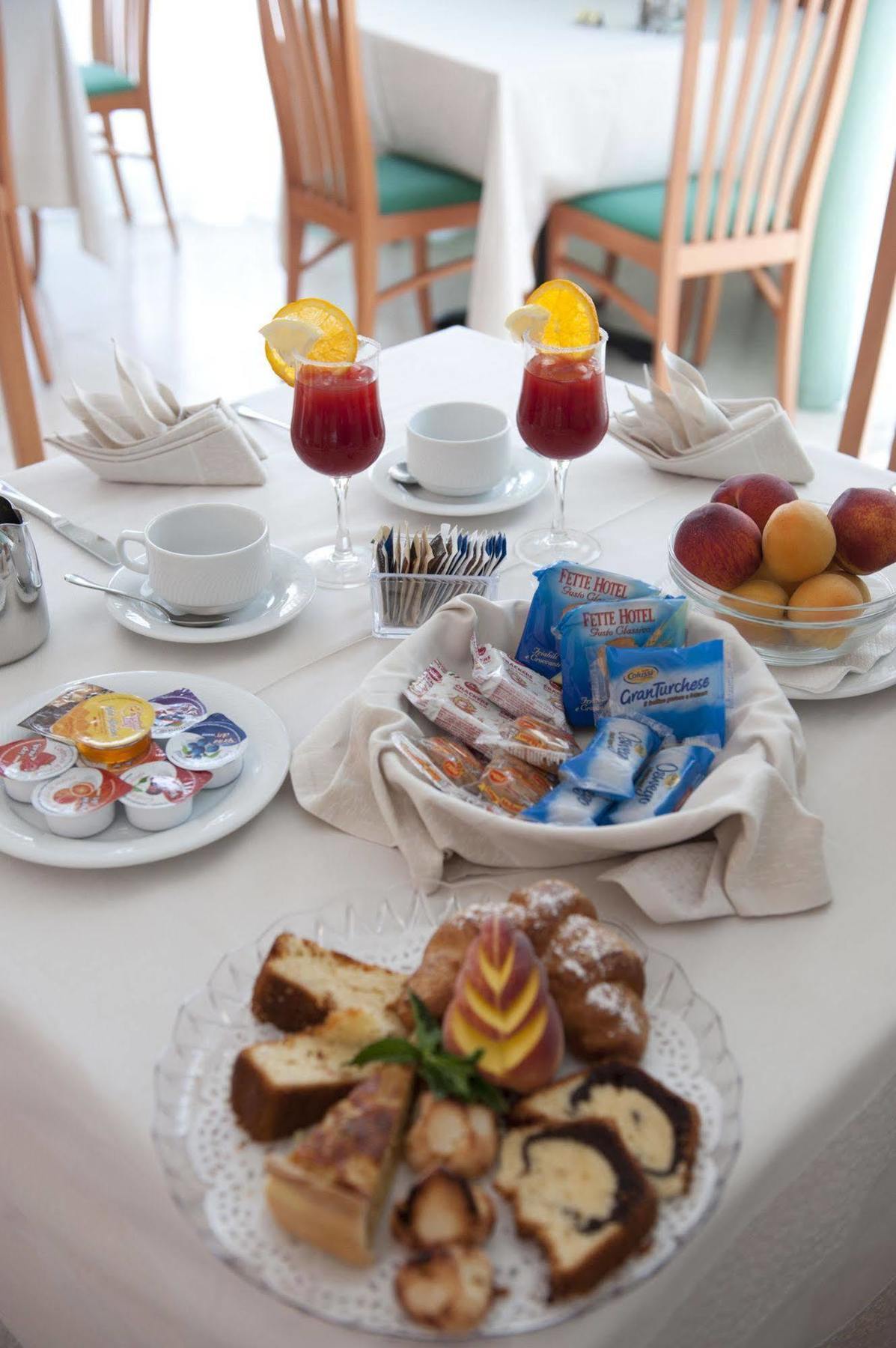 Oasiclub Hotel Вьесте Экстерьер фото